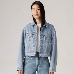Levi’s Shrunken ‘90s Lightweight Trucker Jacket Light Wash Color Size S